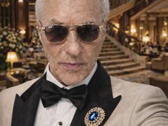 Barbat matur (varsta a 3-a), caut tanara (18+), careia sa-i ofer siguranta